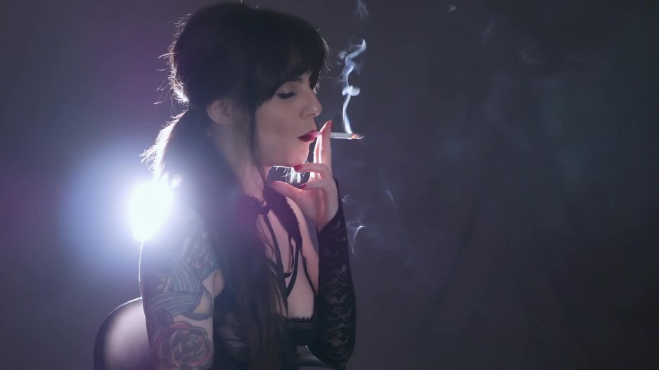 Dani Lynn – Smoking Marlboro Golds In Thigh High